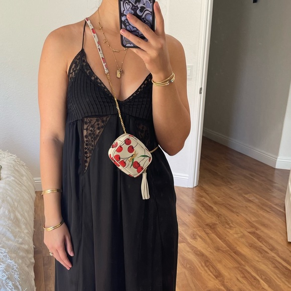 🚫SOLD🚫YSL SAINT LAURENT BABY LOU CHERRY CROSSBODY COIN PURSE - Picture 3 of 5